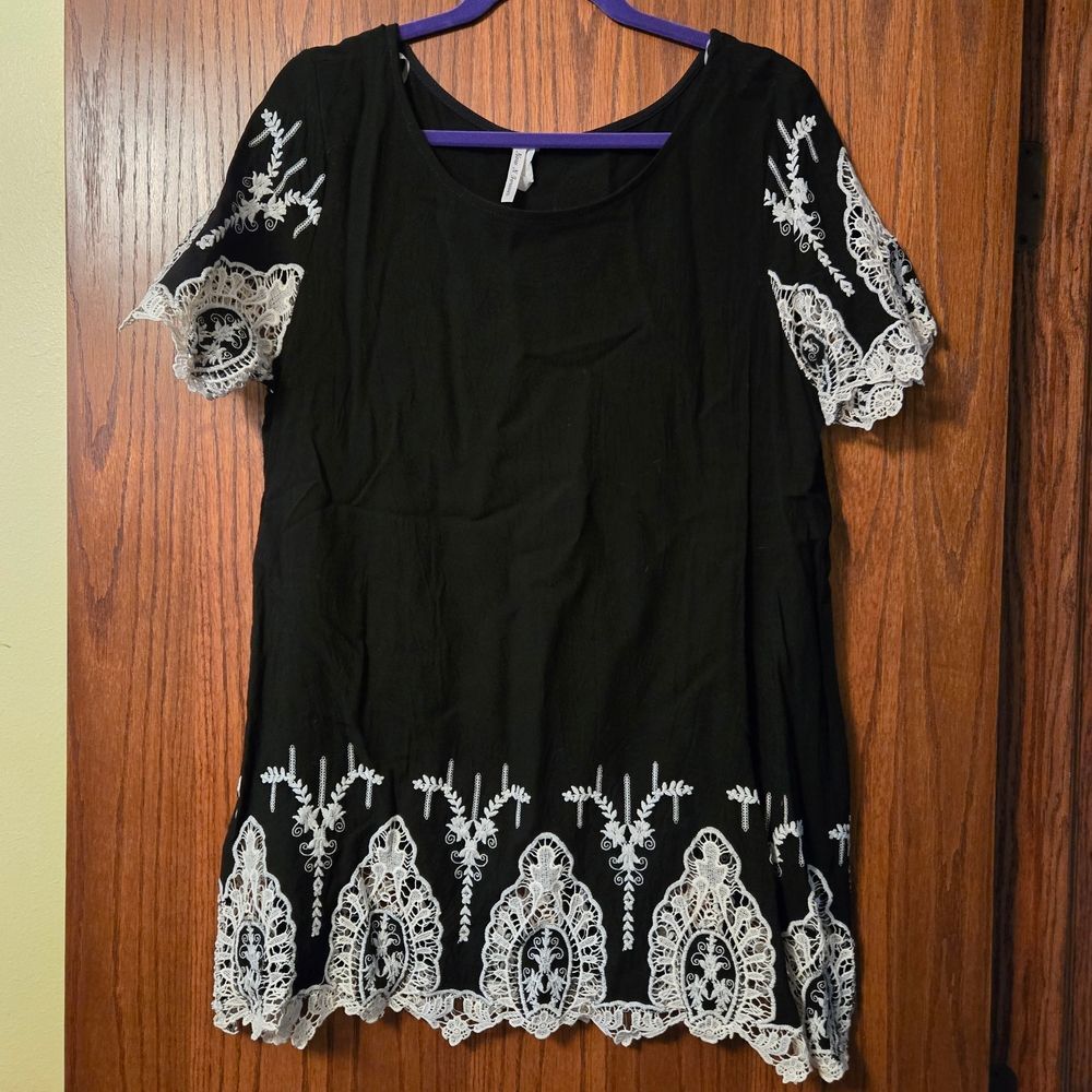 Chic Black Blouse with White Lace Accents 1X
